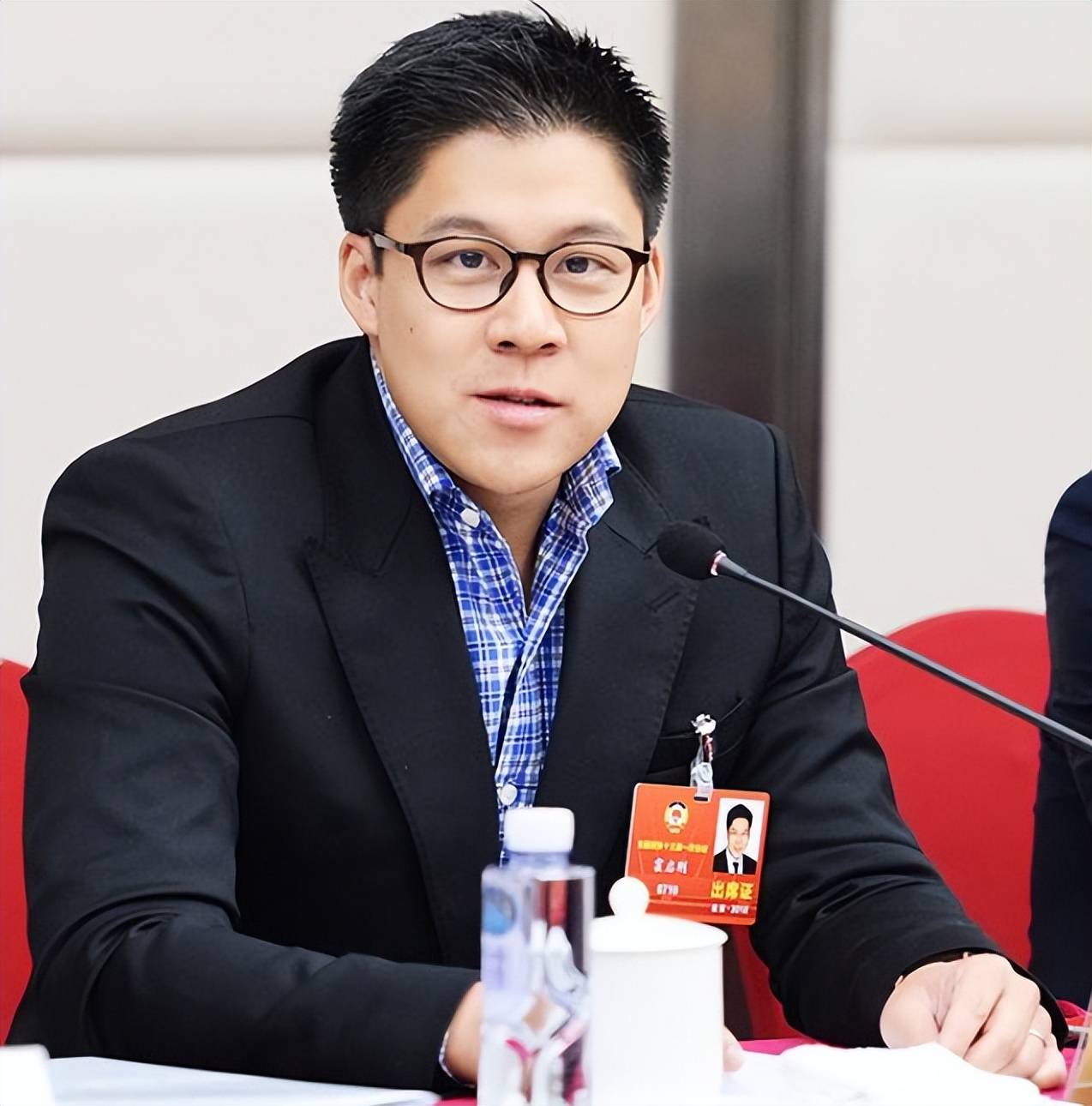 霍启刚,用自身实力证明:真正的豪门后代是不用靠家底撑场面