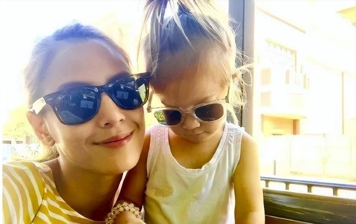 阔别周杰伦,被疑劈腿,嫁二婚男当后妈,江语晨后悔了吗?