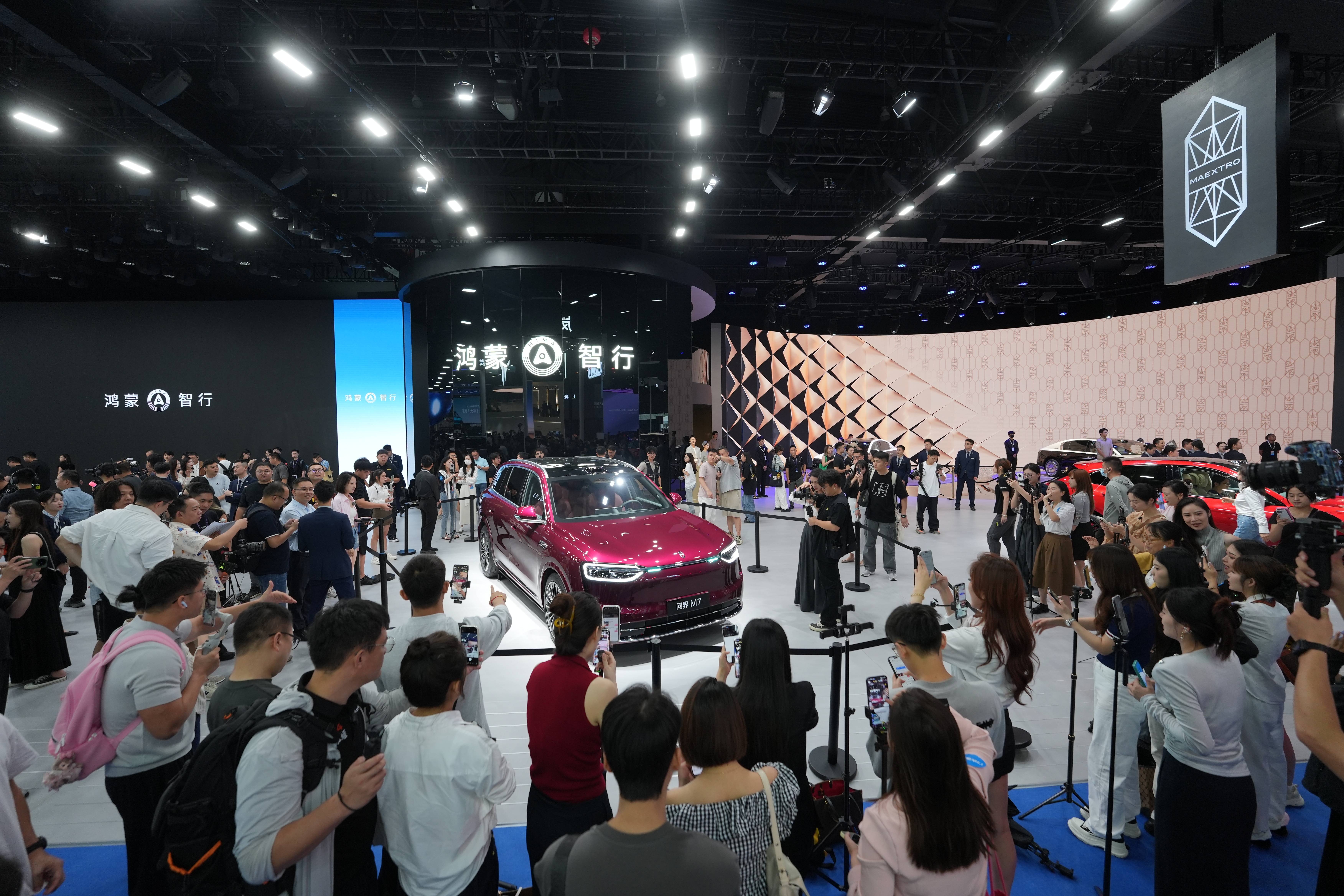 问界全系产品强势亮相成都车展,全新问界m7实车首秀