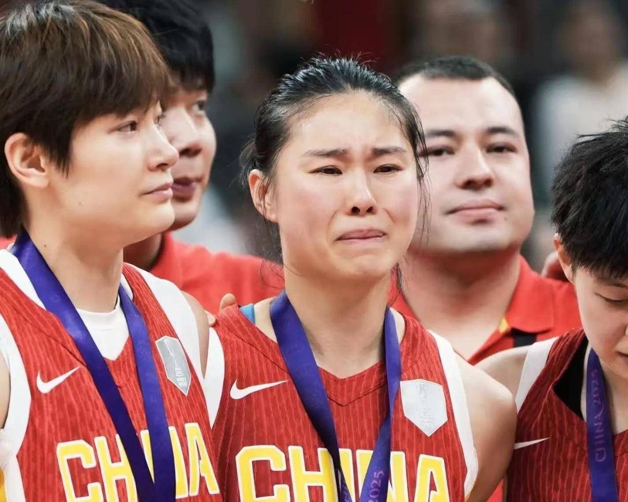 泪目！中国女篮没放弃1995一代，领队发声：明年看状态是否招入队
