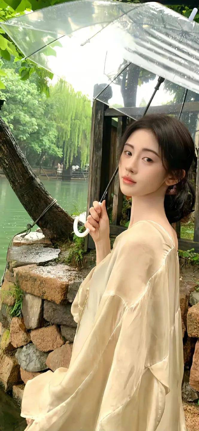 鞠婧 t:精致甜美,灵动俏皮的偶像代表