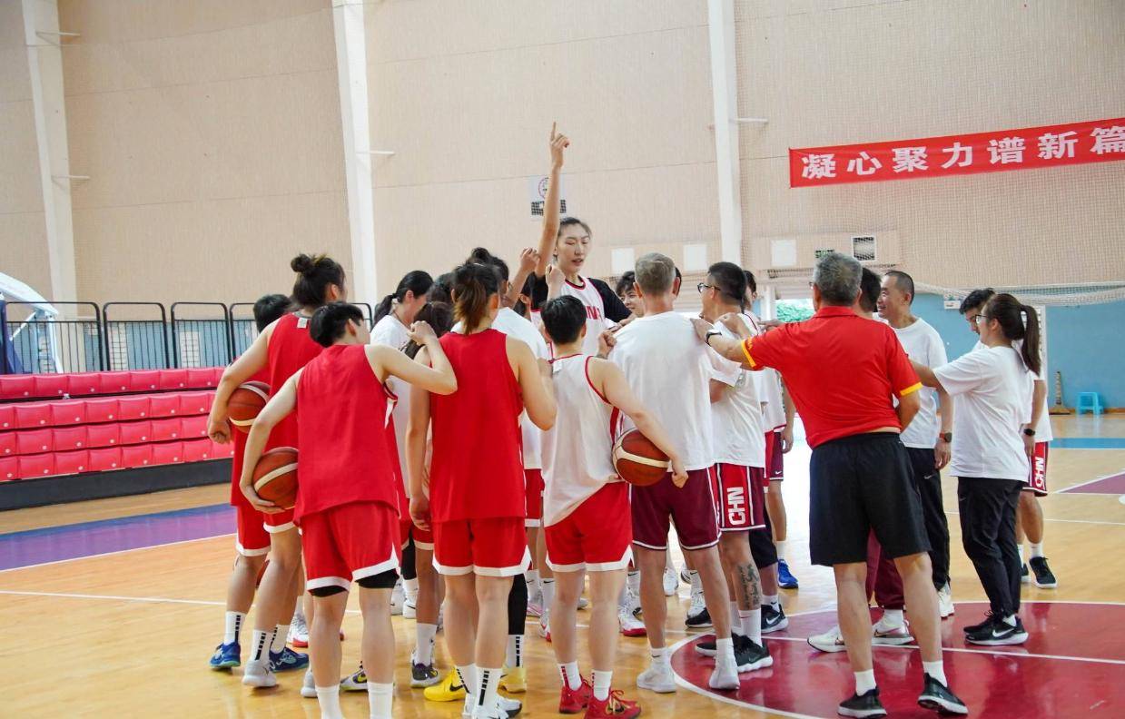 恭喜！中国女篮2米26女姚明获重点培养，宫鲁鸣：想办法用好她