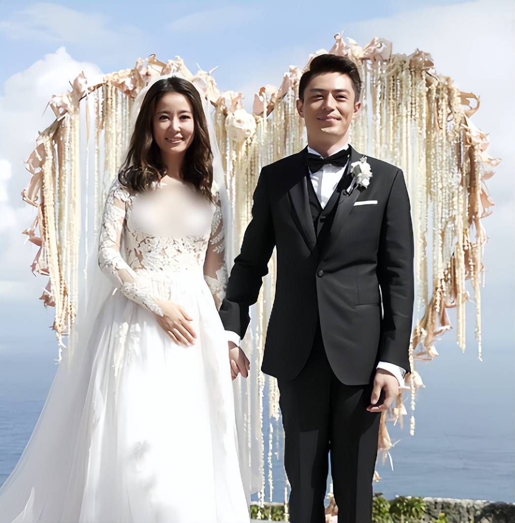 林心如霍建华演唱会亲吻,当众撒糖,九年婚姻把婚变传闻打肿脸