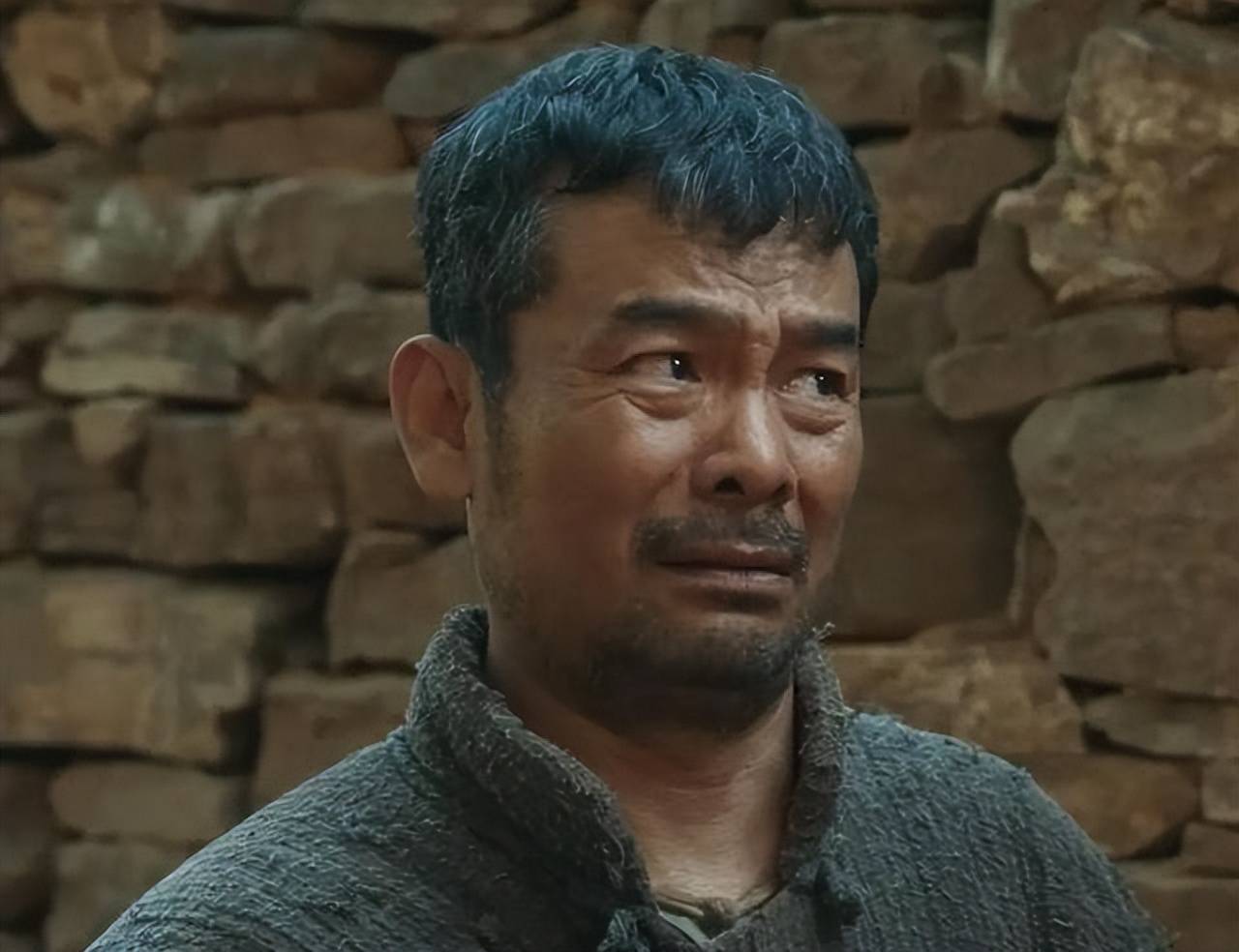 他在《乔家大院》里演铁信石,在《八路军》里演左权,在《决不饶恕》里