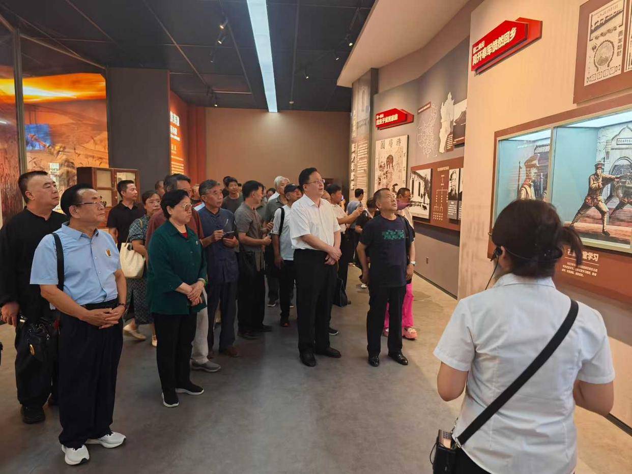 “笔墨传承_书鉴峥嵘”走进马本斋纪念馆 图1