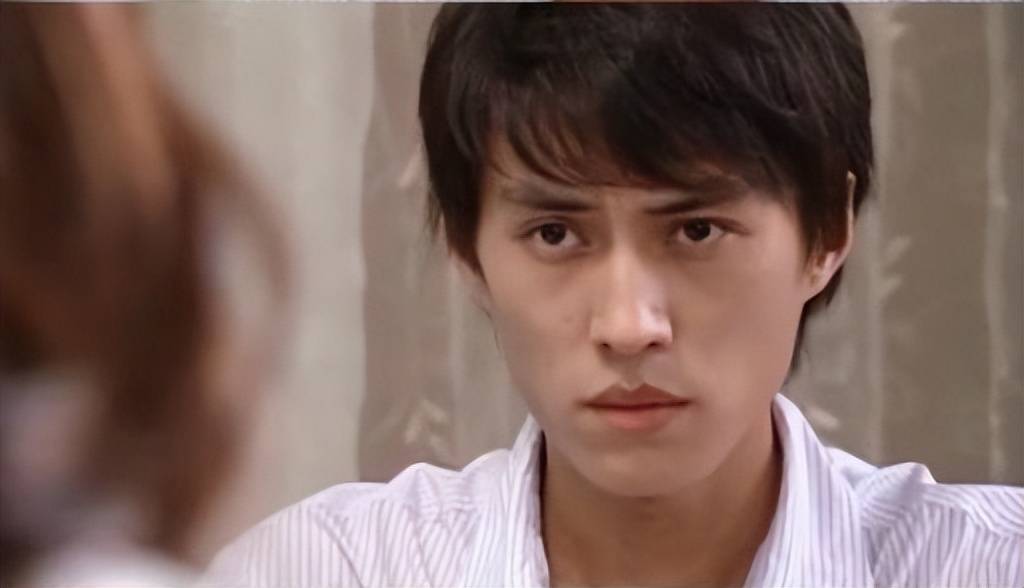 著名演员靳东:在父母离异阴影下长大,离过婚的女人更应该被爱