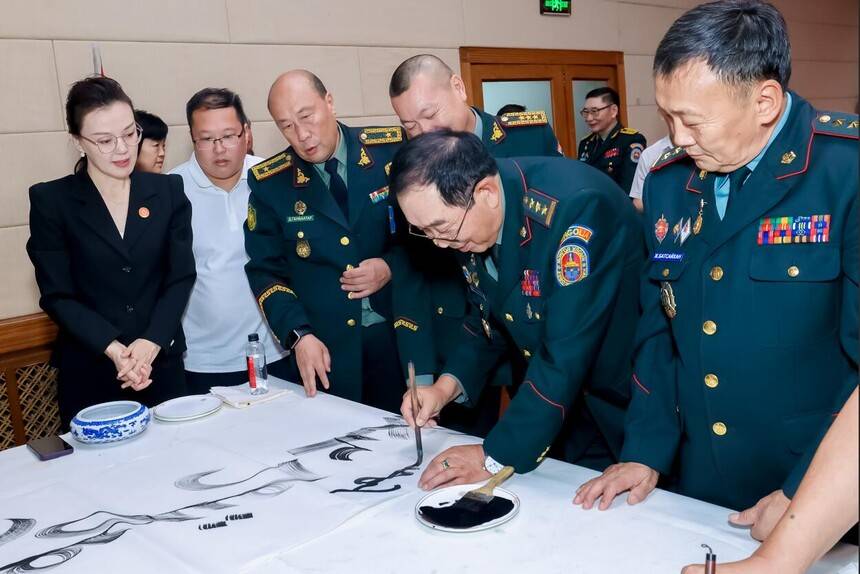 中联国兴书画院与蒙古国军人联合会文化交流联谊会在京举办