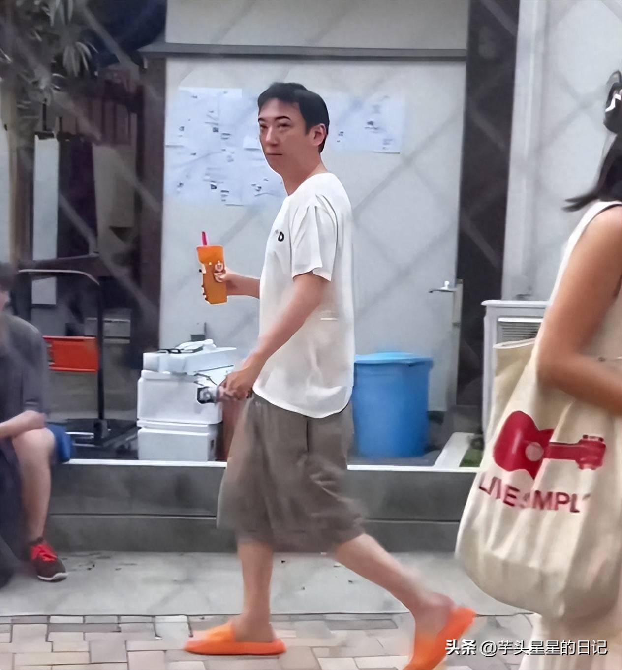 37岁王思聪现身日本,脸垮暴瘦,无女伴疑分手,气质土不像有钱人