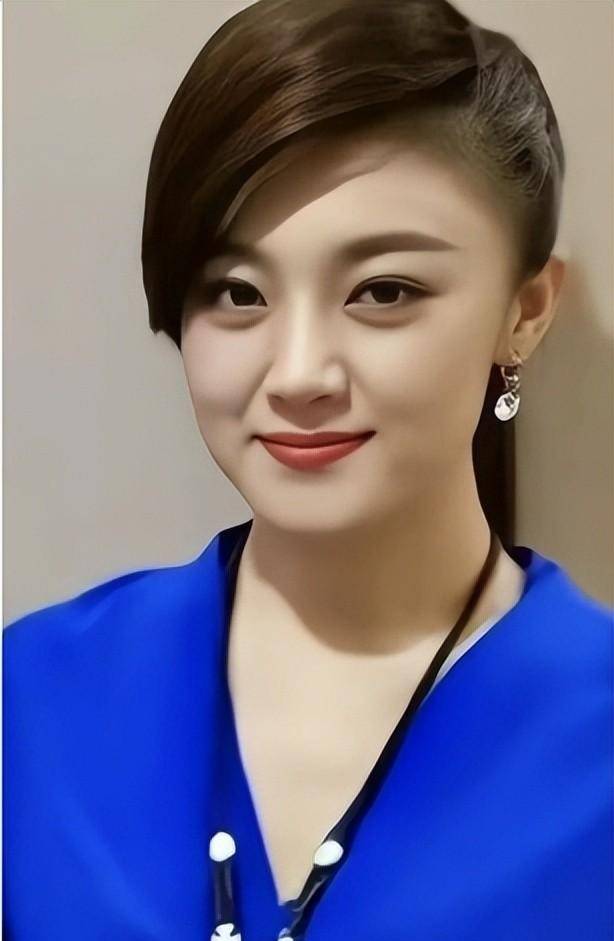 王小玮受邀观礼九三阅兵,这一次,她让被曝丑料的凤凰传奇沉默了