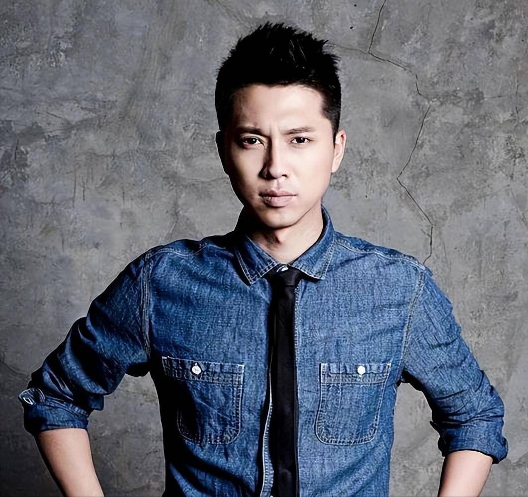 一身正气的王雷,展现了硬汉演员的风采