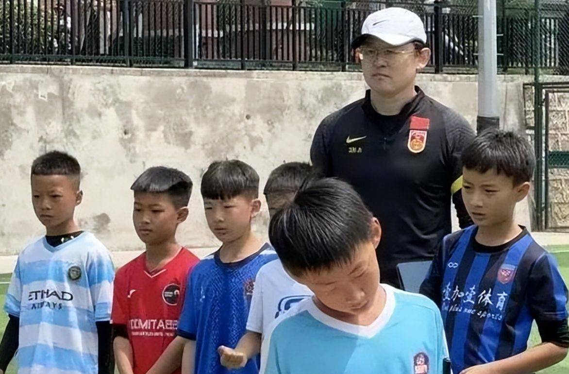 体坛周报名记：孙继海向学员要赔偿金不合规中国足协公开做法盲