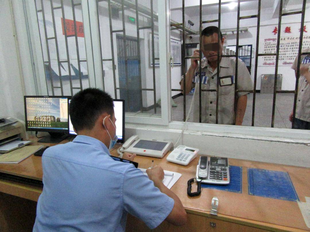 进入监狱后,服刑人员要如何联系家属呢