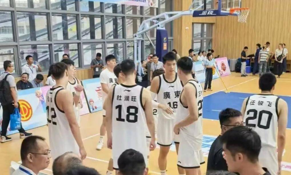 杜锋和徐昕冰释前嫌，崔永熙伤病能恢复100%，焦伯乔复出暴扣！