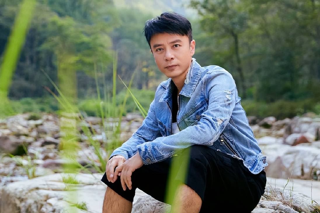 感情专一男人李克勤,为还房贷无奈被灌酒,一生只爱一个人