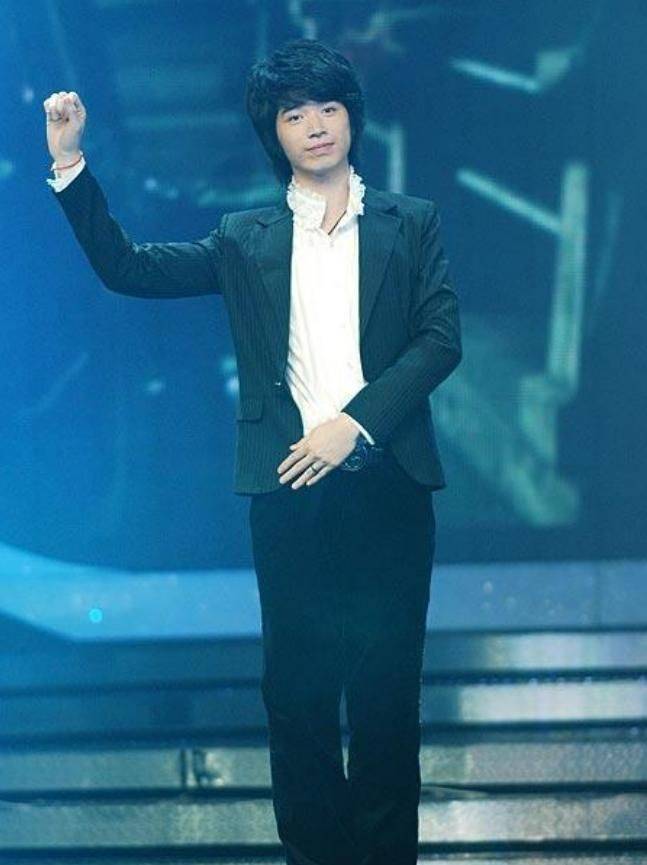 聋人男星宋晓波1岁因高烧耳聋29岁娶聋哑模特女儿是正常人