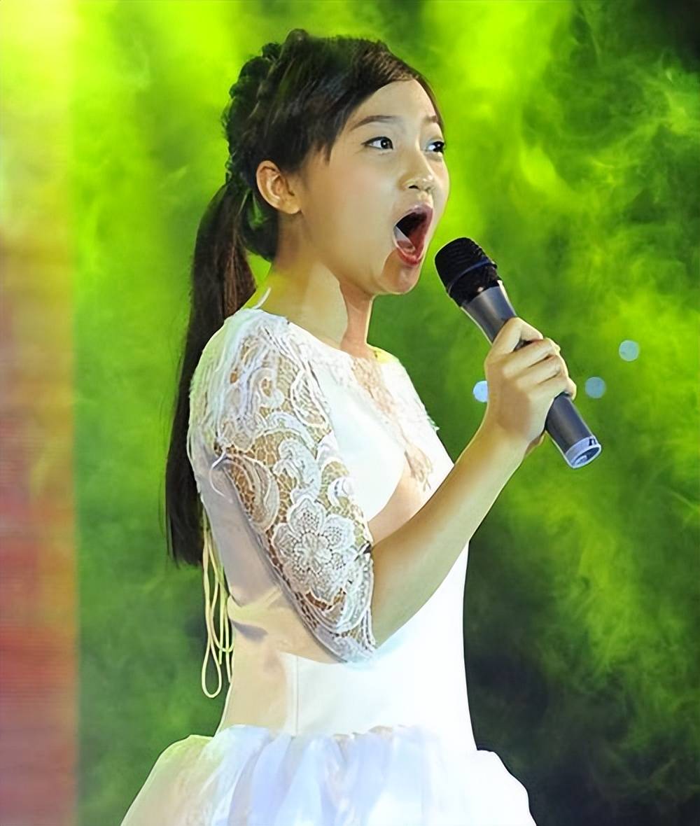 2008年,那位曾在北京奥运会假唱的林妙可,现在像是换了一个人