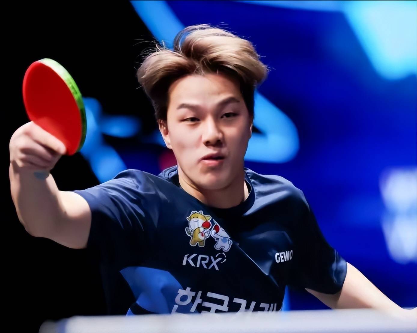 澳门冠军赛:2名将一轮游,世界亚军0-3被淘汰,国乒2大劲敌大胜