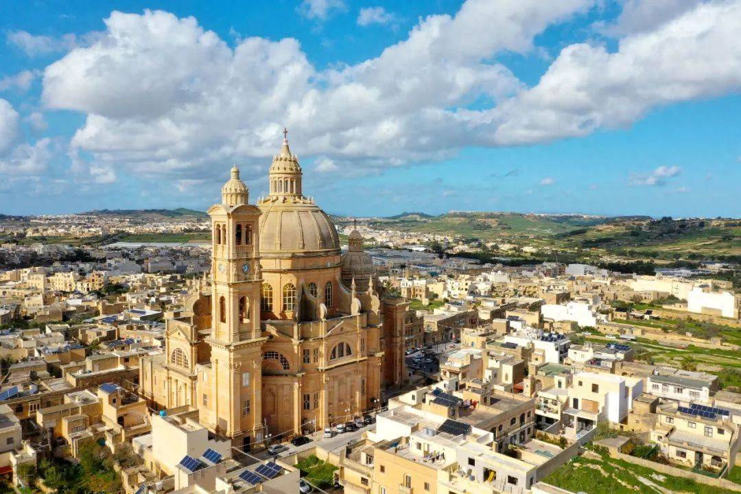 全球最小的发达国家，快被中国人“买”下了！中国移民占比87% -华闻时空