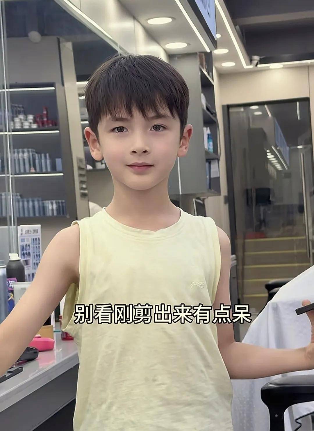 最帅混血男孩火了小学就自己赚学费女网友缺媳妇儿吗?