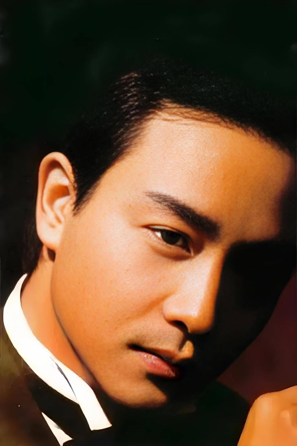 张国荣:风华绝代的背影与22年的思念