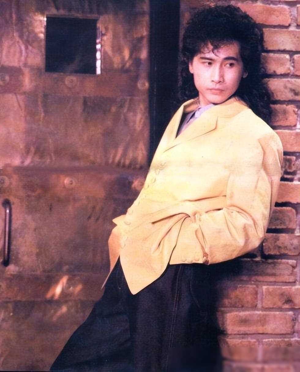 63岁齐秦定居云南养生!秃头大肚腩成老头,与王祖贤差距显而易!