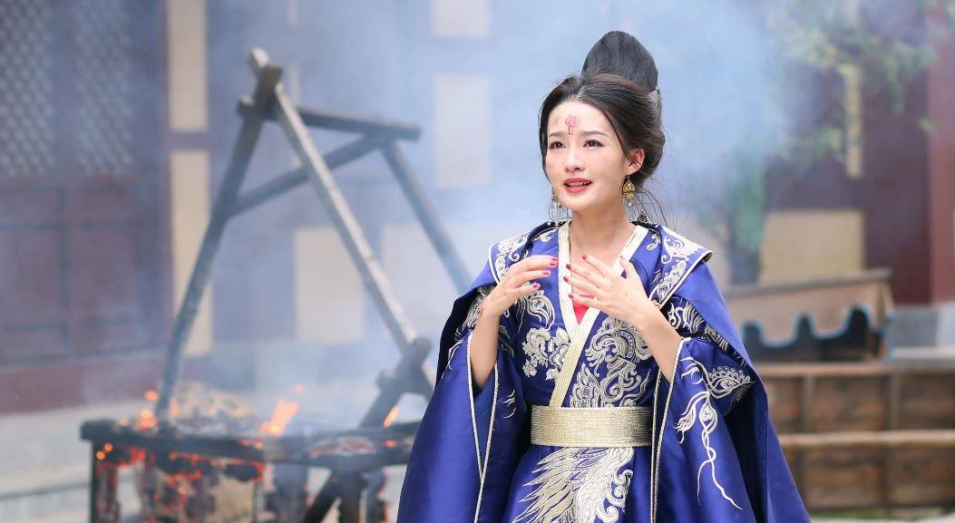 中饰演元淳公主时,那场生动至极,感情充沛的黑化哭戏成为了转折点