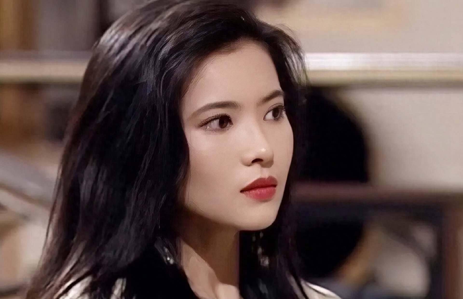 曝知名港星蓝洁瑛被有势力大佬侵犯,现场有人围观,无人出手帮忙