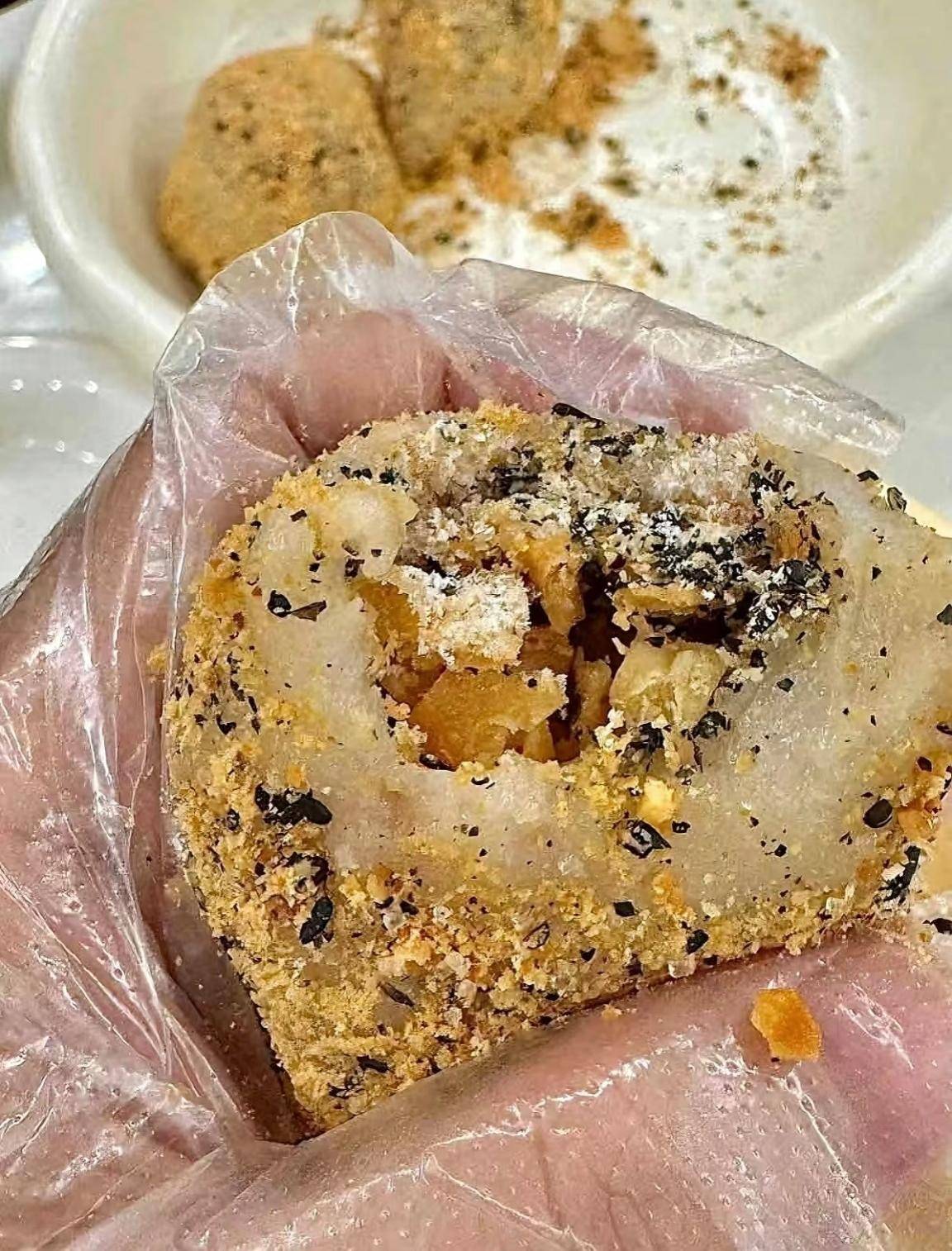 厦门十大美食之麻糍口感软糯甜而不腻是闽南地区传统的甜点