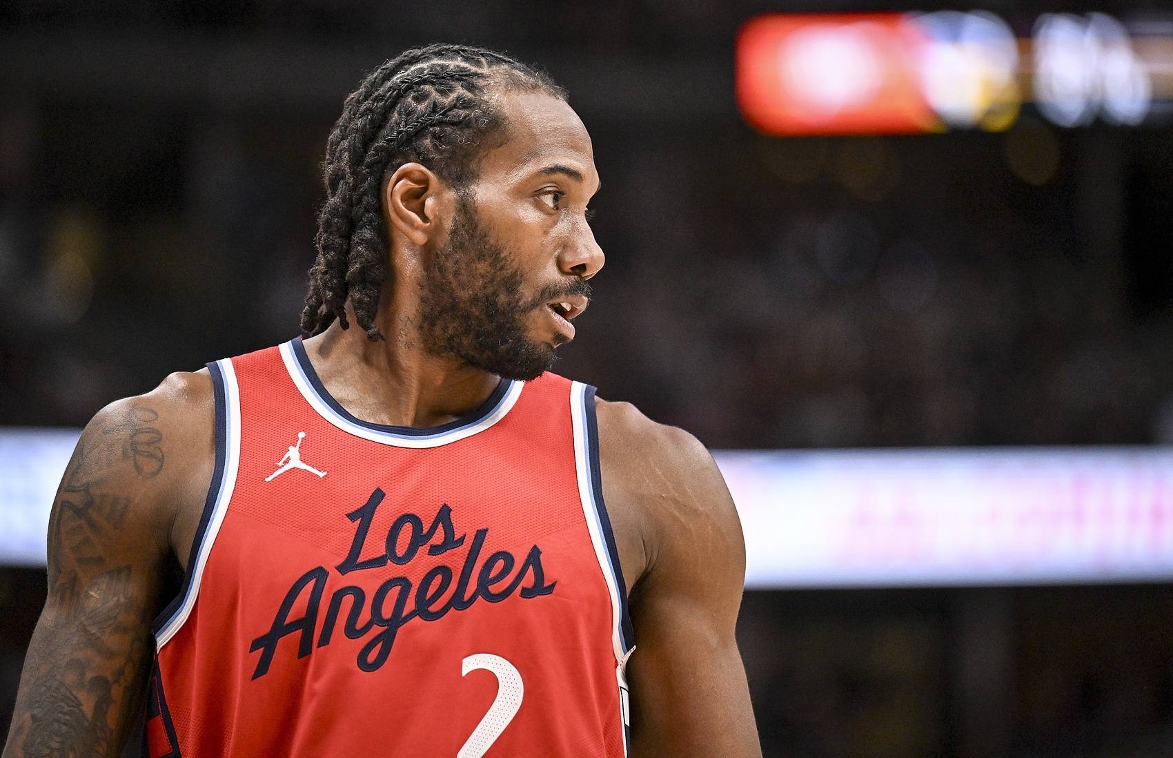 突发！伦纳德左膝不适提前返洛治疗 缺席快船背靠背战奇才公牛