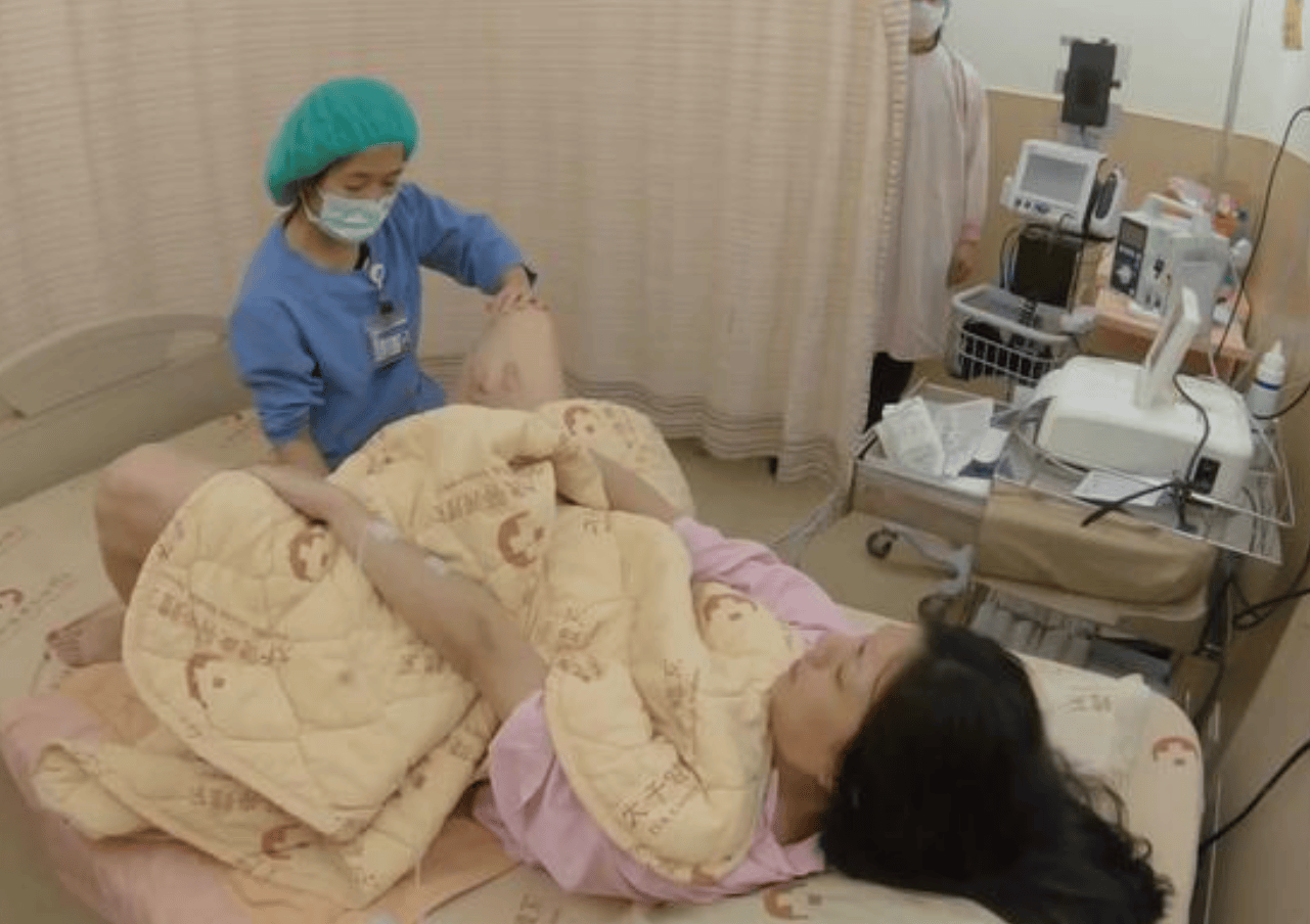 第二件尴尬的事:备皮内检是生孩子过程中的一项常规检查,而且通常不止