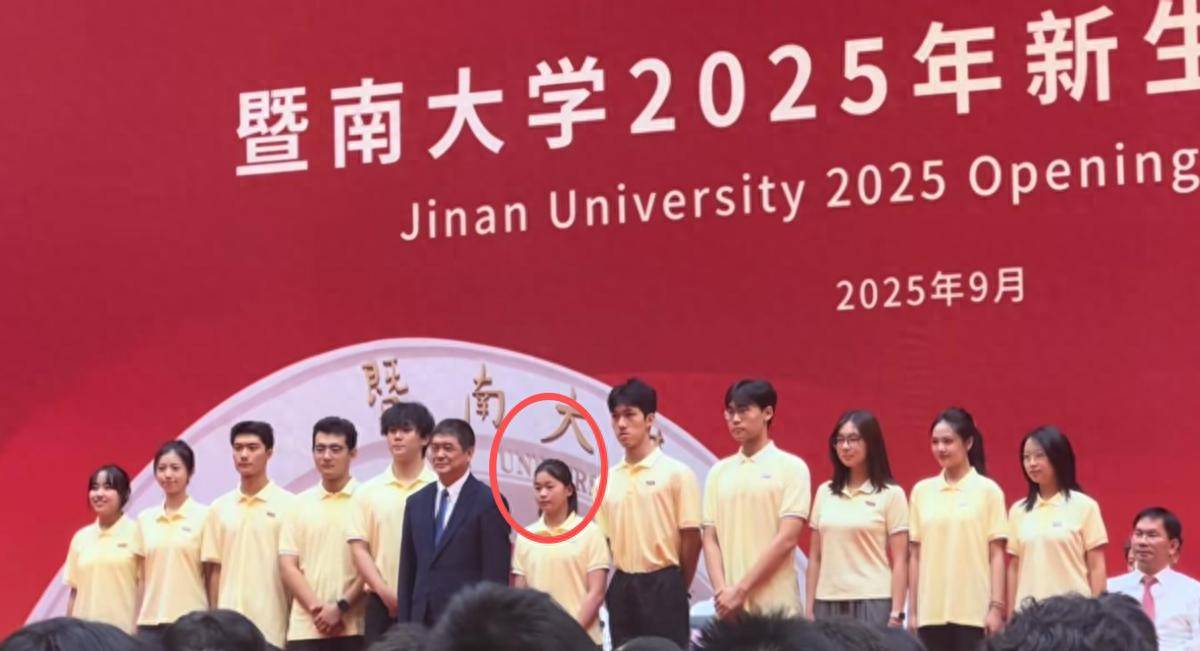 全红婵大学生活与跳水生涯的双重挑战：网络舆论与体育精神的较量