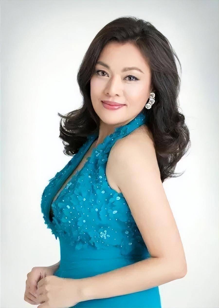 原创演员史可现状60岁风韵不减定居瑞士住豪宅混血儿子高大帅气