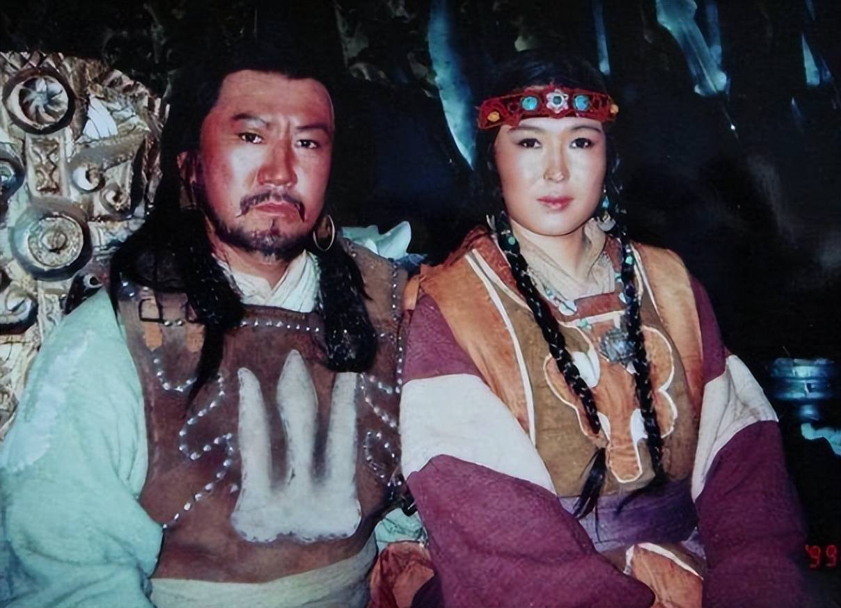 蒙古女性本就具备理政传统,在成吉思汗远征期间,正是大妃孛儿帖主持