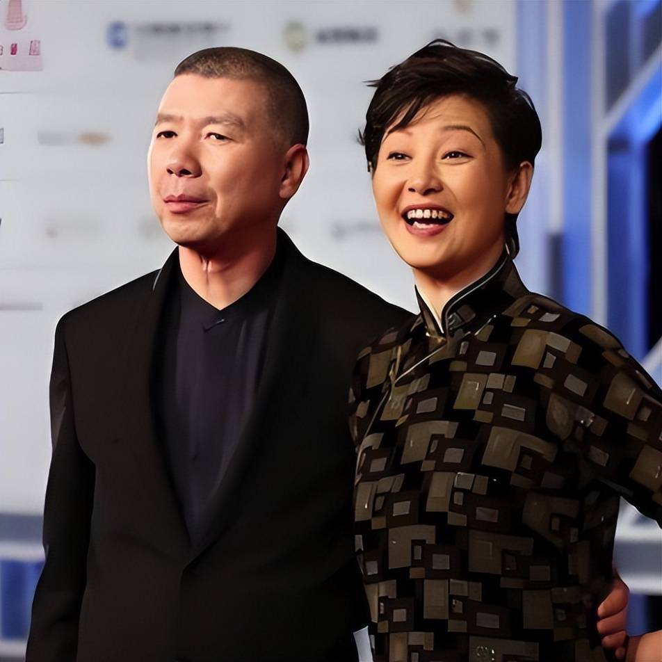 被王志文赶出门,嫁给冯小刚不生育,现在再看徐帆才是人间清醒!