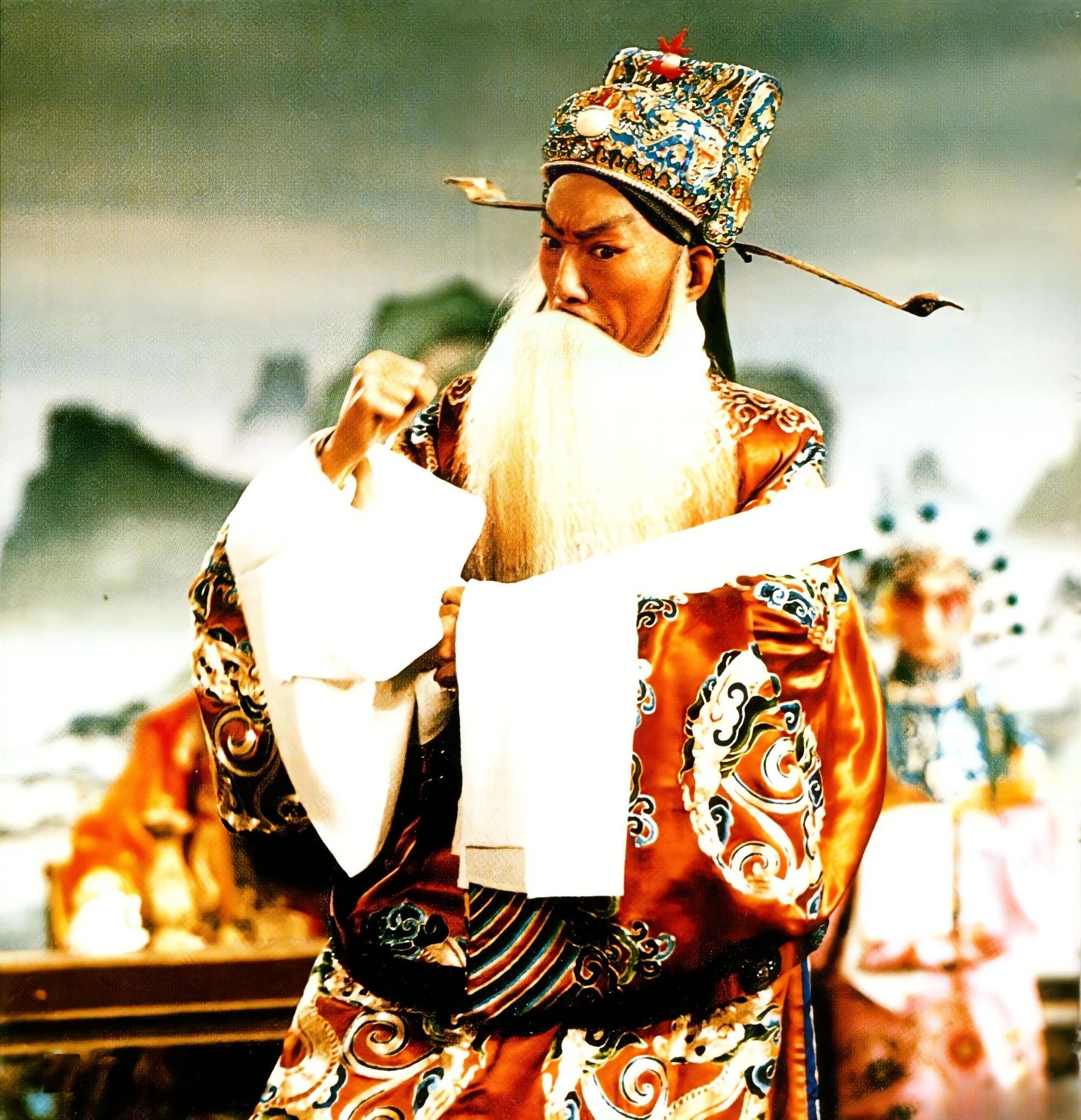 近日京剧界又出趣闻,台上演出《淮河营》,台下观众大打出手