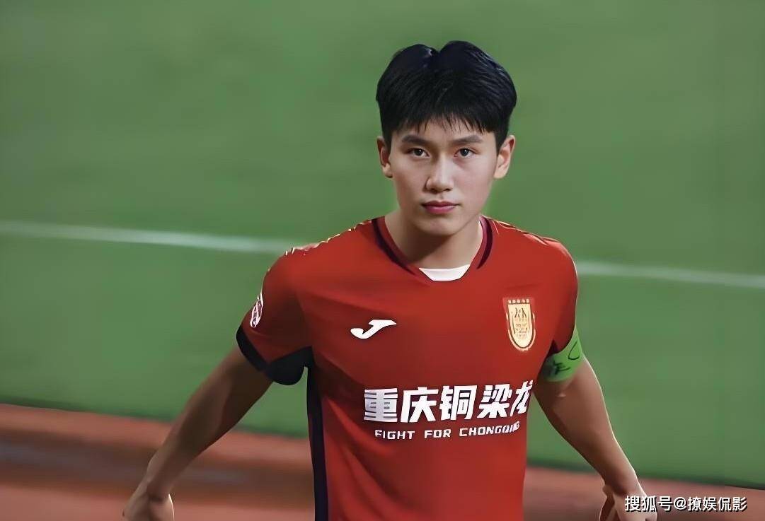 足球报：张外龙这几年一直关注铜梁龙，冲超后他独坐良久_张外龙回归重庆铜梁龙_重庆足球张外龙执教经历