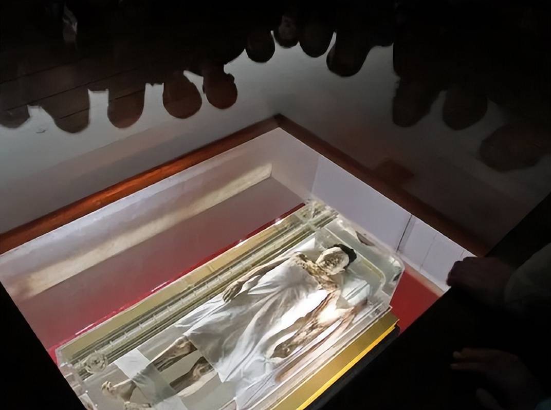 1972年长沙发现千年不腐女尸,胃里138粒半甜瓜子,或与死因有关