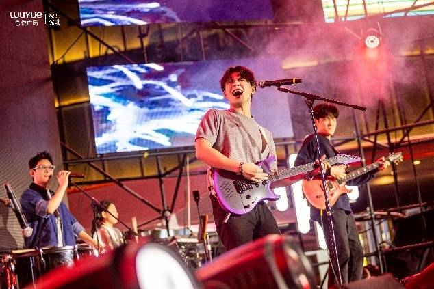 沈北吾悦广场4周年庆 单日8万+客流破纪录！沈阳年轻人把商场当"山"爬(图4)