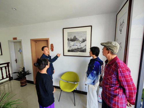 艺术进驻村寨!清镇蓝白小寨“与美同眠”书画展今日温情开幕(图2) 艺术进驻村寨!清镇蓝白小寨“与美同眠”书画展今日温情开幕(图2)