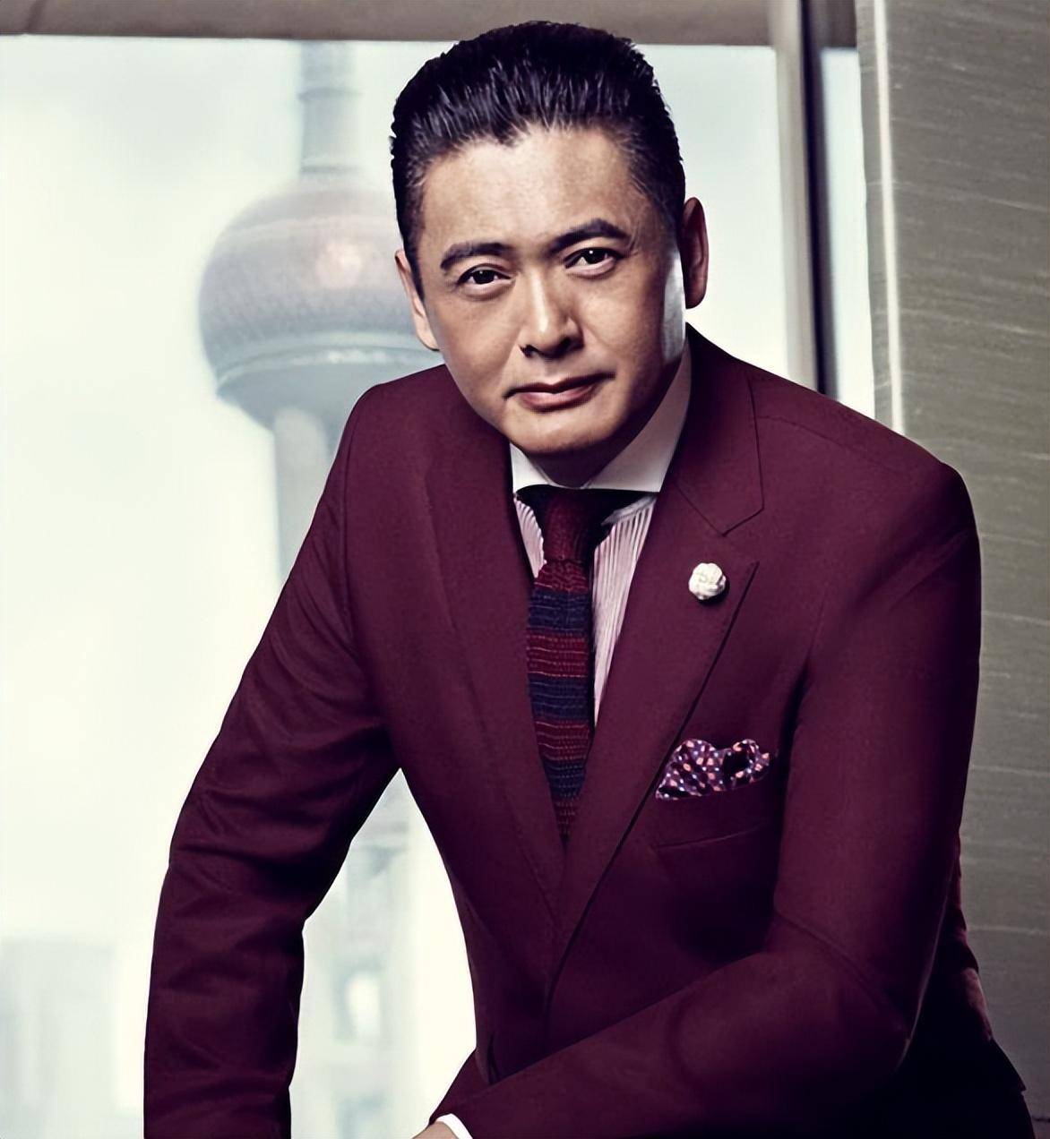 从未合作过的成龙与周润发:同为"影坛大哥",可惜不是一路人