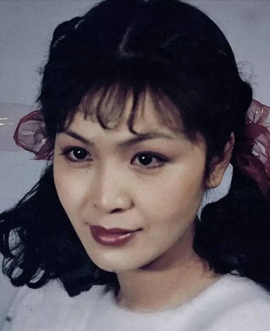 曾有十年之久不敢看红楼梦的她,却演了半部红楼梦,红了一辈子