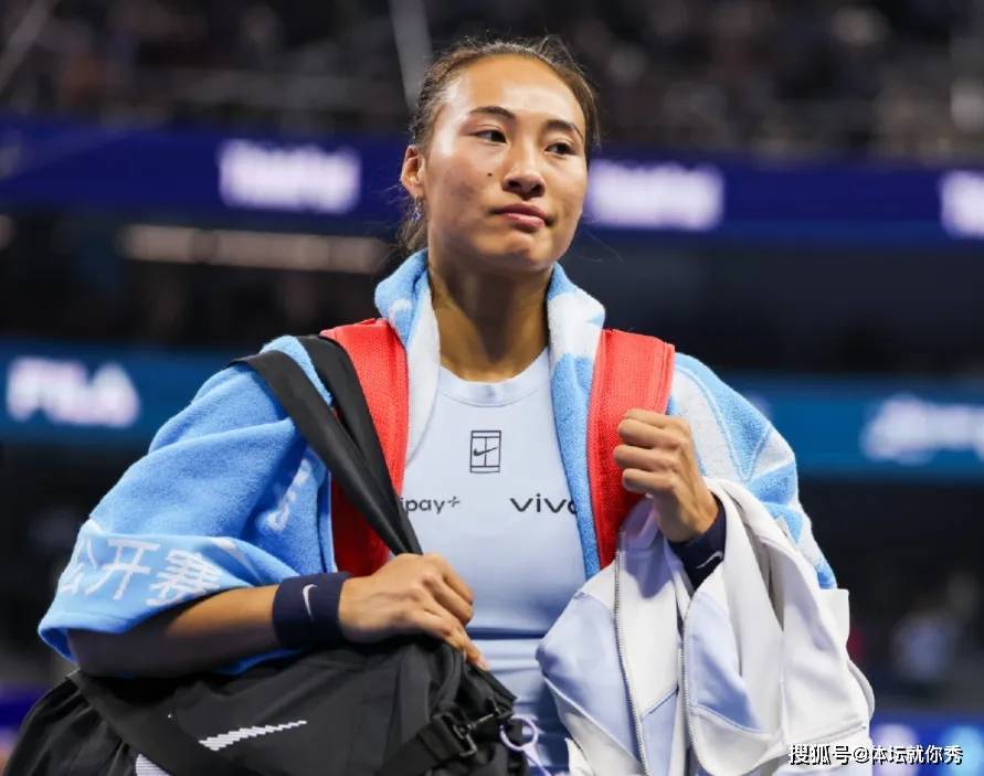 痛失390分！郑钦文遗憾退赛，排名将跌出前10，赛后一番话让人感动