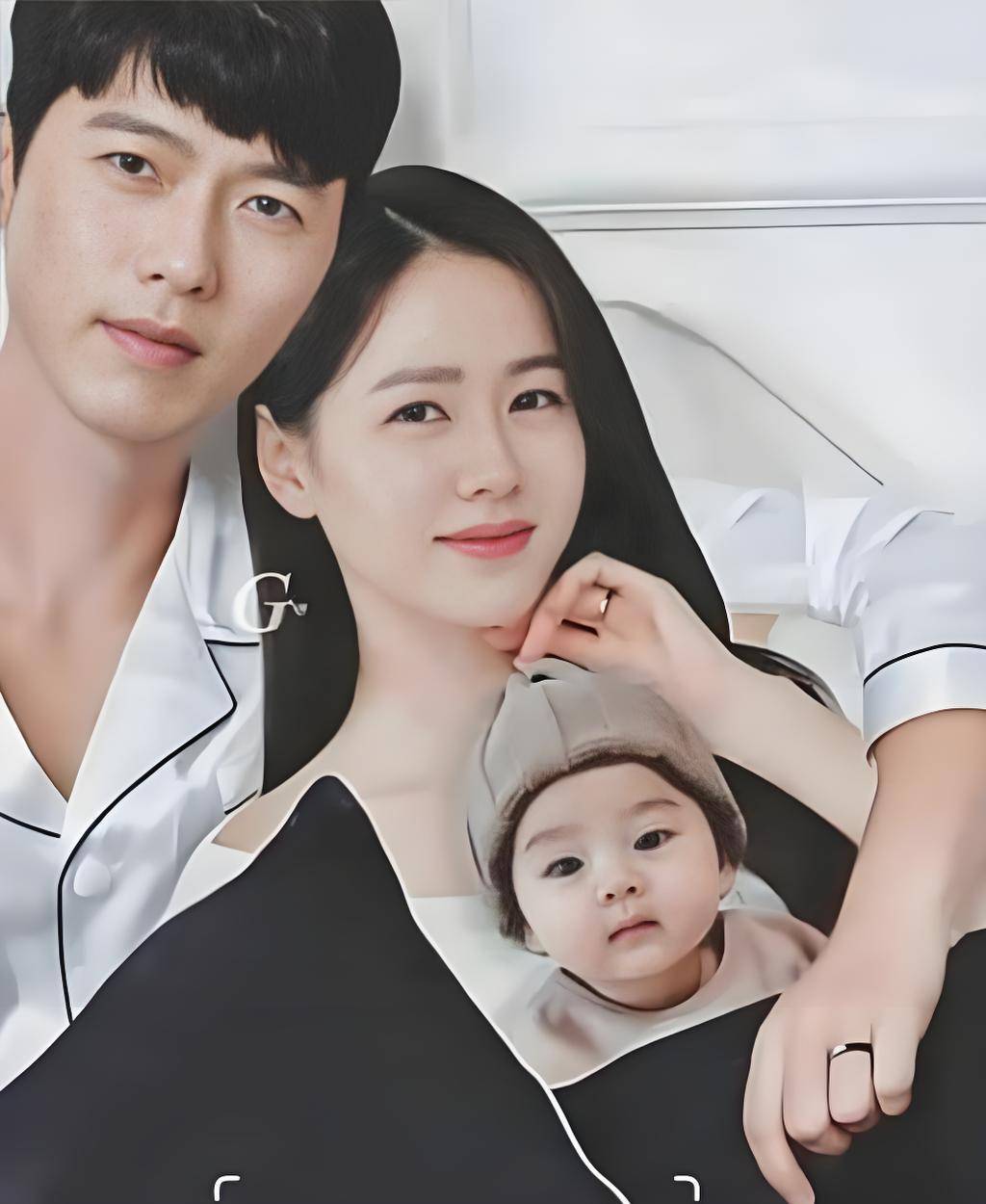 原创玄彬现身孙艺珍新片试映会穿亮蓝西装帅翻天俩妈妈都好有气质