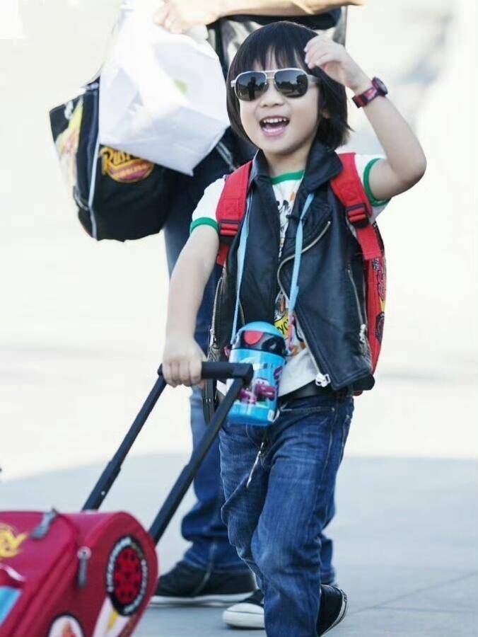 陈若仪首度回应儿子十年不露脸真相,16岁kimi身高180却内向