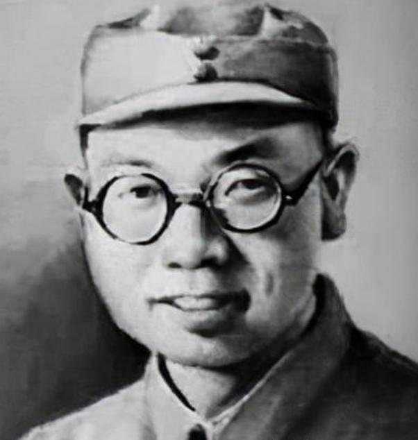 举枪自尽前不忘交齐党费,多年后儿子成海军少将