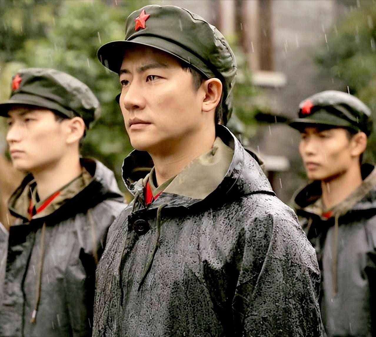 当红小生黄轩单亲母亲抚养他长大继母给予他温暖