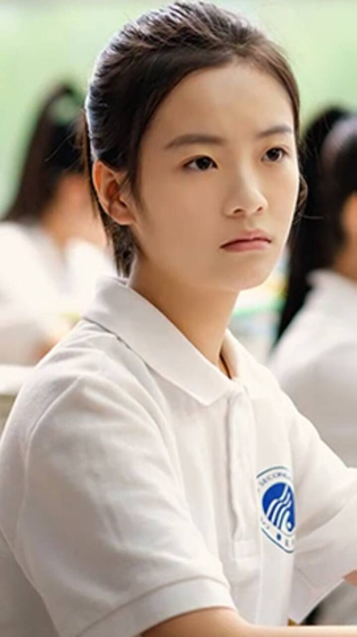 小欢喜里李庚希饰演的英子从戏份上讲不比女一号差,人设又讨巧,合作的