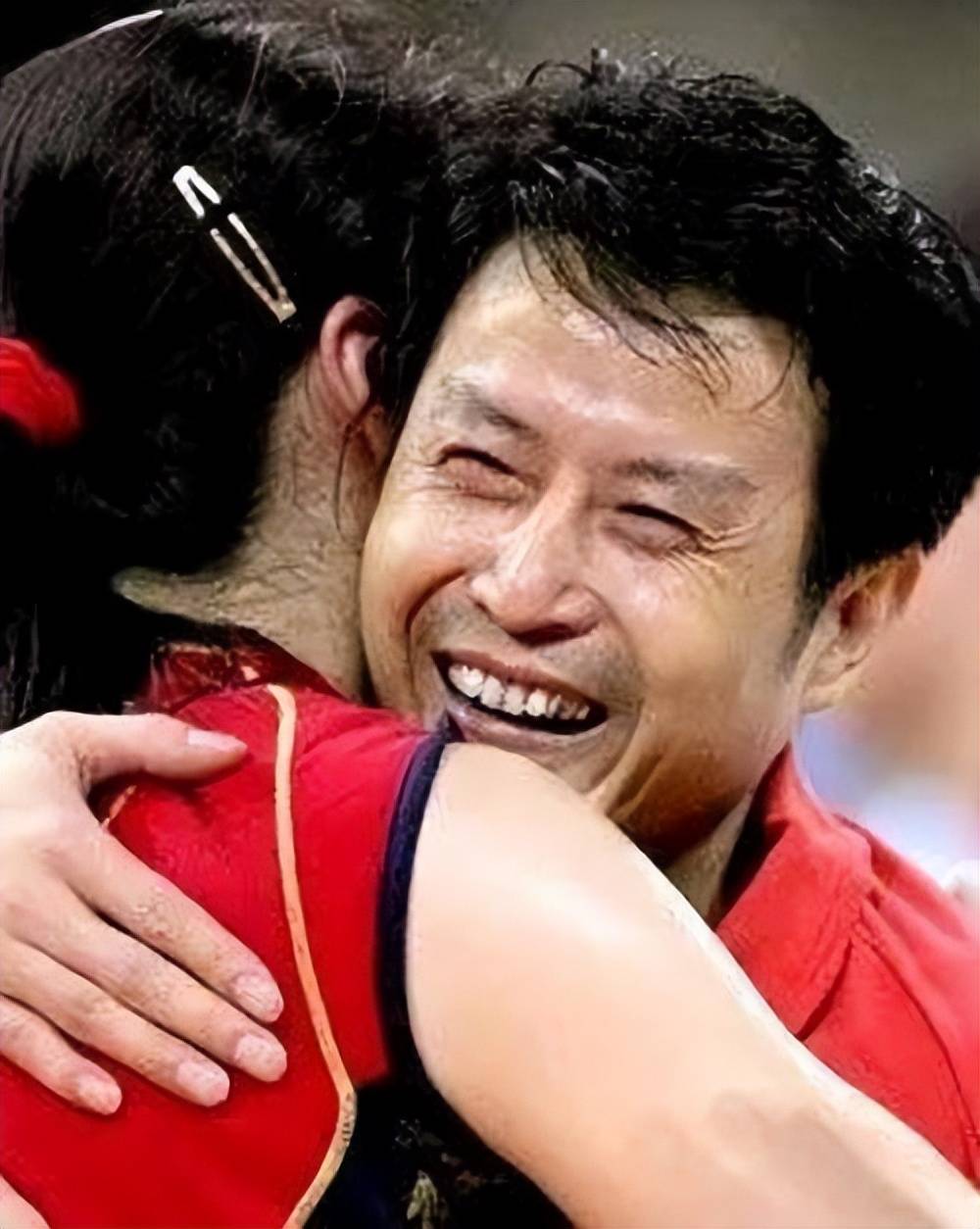 女排名帅陈忠和:二婚娶小11岁队员,巅峰时回归家庭,如今怎样?