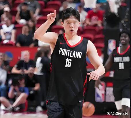杨瀚森给机会不中用啊! 克林根21个篮板为他打样_波特兰开拓者杨瀚森首次主场亮相_杨瀚森与克林根对抗赛分析