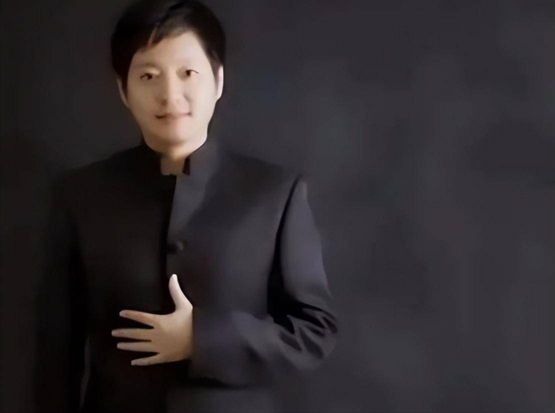 "湖南一哥"孙鸣杰,因听老婆怂恿自毁前程,今沦落到做婚庆主持